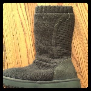 Gray knit uggs